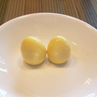 可愛い！ 黄色の うずらの卵！